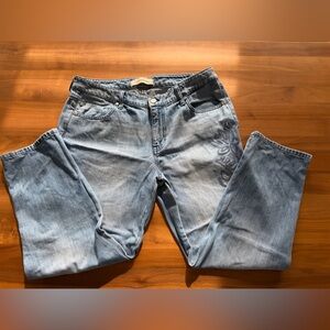 Liverpool Lightweight Denim Ankle Jean with Embroidery Detail.